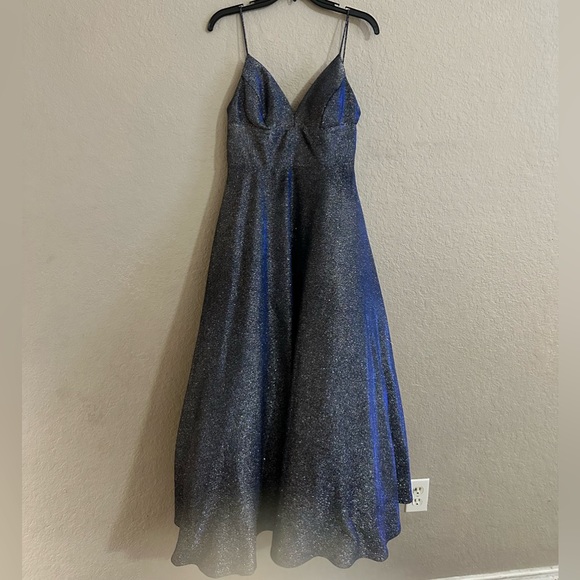 Ball gown dress - Picture 2 of 10